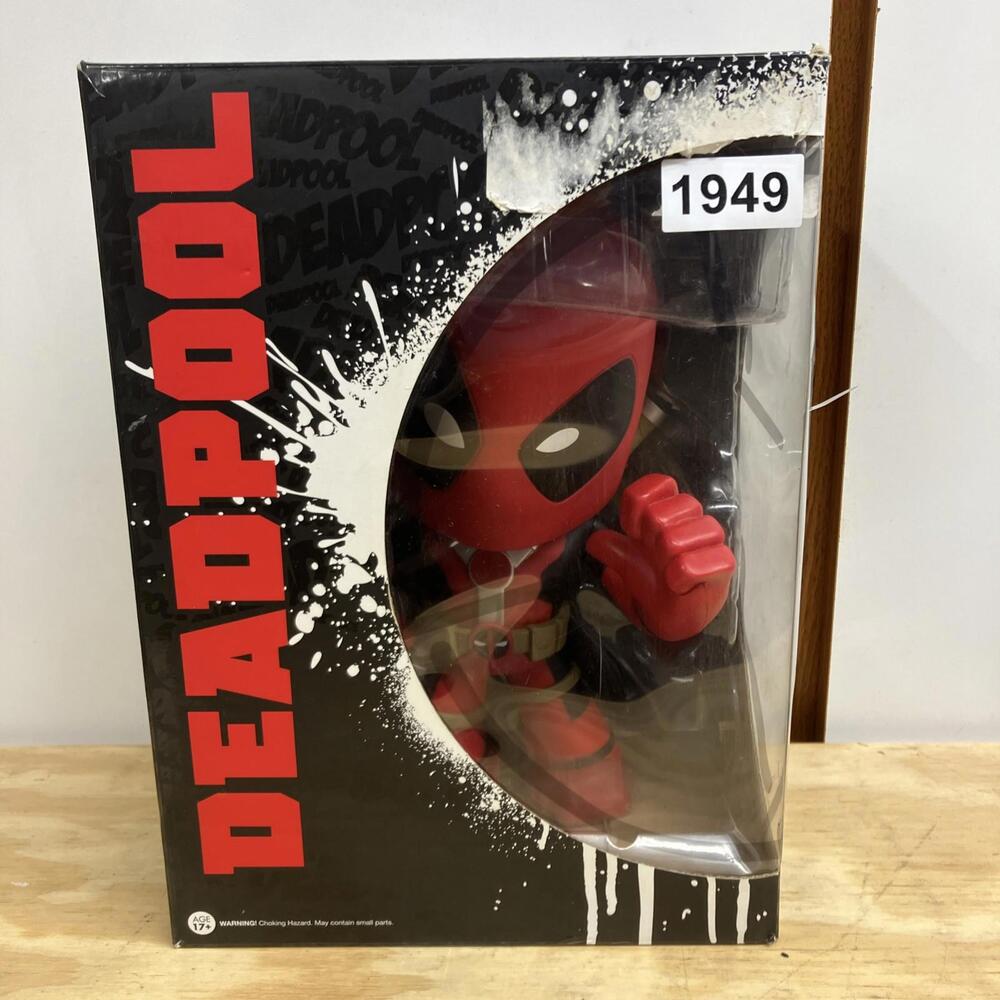Deadpool Super Deluxe Vinyl Collectible, 11" Tall, NIB